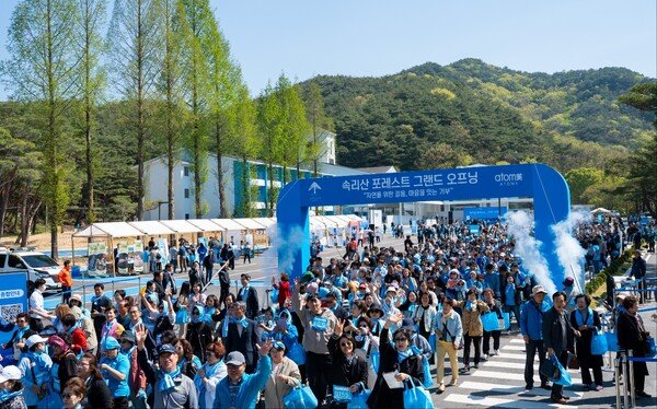 กิจกรรมเดินการกุศล “ฟอเรสต์วอล์ก” มีผู้เข้าร่วมกว่า 1,500 คน ท่ามกลางความคึกคัก