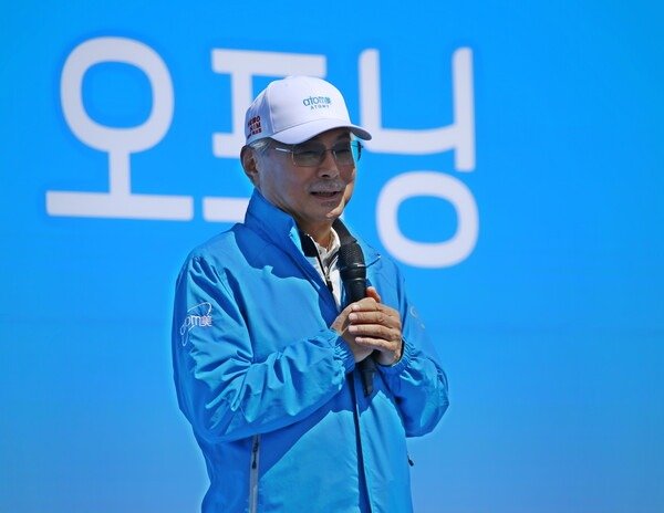 ประธานปาร์ค ฮันกิลกล่าวต้อนรับ พร้อมอธิบายความหมายของซงนีซาน ฟอเรสต์